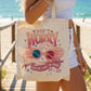Tote bag de algodón natural con diseño Luna Lovegood gafas espectrales y texto Don't Worry You're Just As Sane As I Am, en la playa